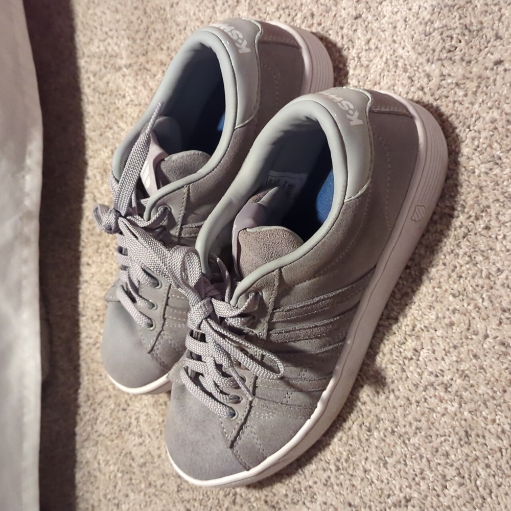 KSwiss 7 1/2 gray memory foam heel sneakers only worn a few times